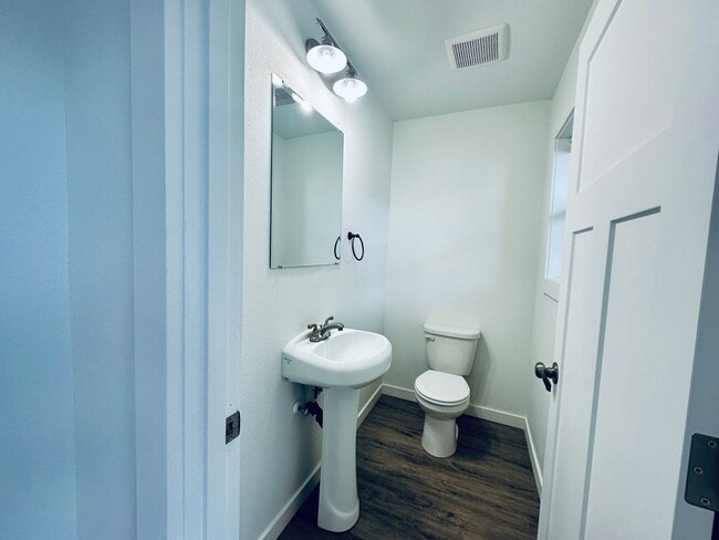 Building Photo - Spacious 3 BR / 3.5 BA Home in Prime Corvallis Location — $2,150