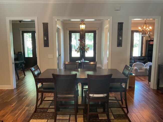 Building Photo - Southern Charm Meets Modern Luxury!!