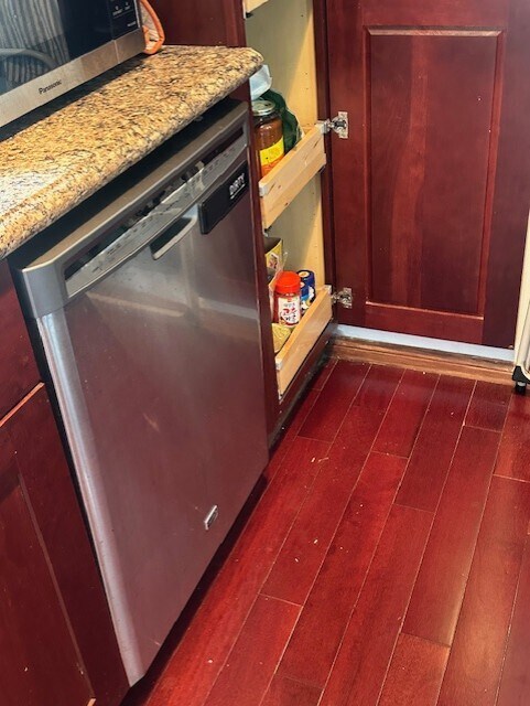Stainless steel dishwasher inside and out - 1857 Pandora Ave