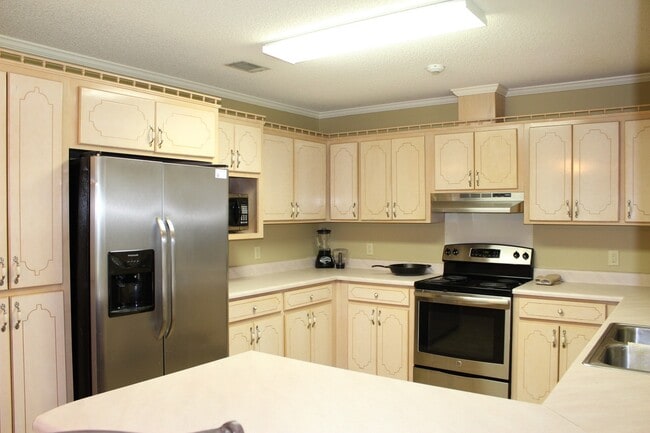 Building Photo - Exquisite 3BR/2BA Home Minutes from Moody AFB with Luxurious Features!
