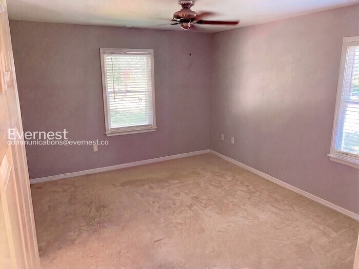 Building Photo - 2316 Horsley Dr