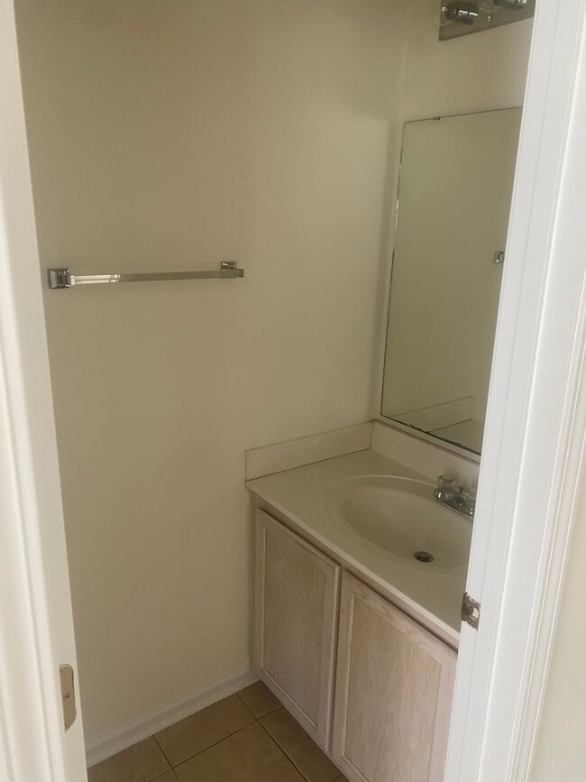 Building Photo - Lovely 3 Bed, 2.5 Bath Home in the golf community of Inverness, just off of River Oaks Drive - co...