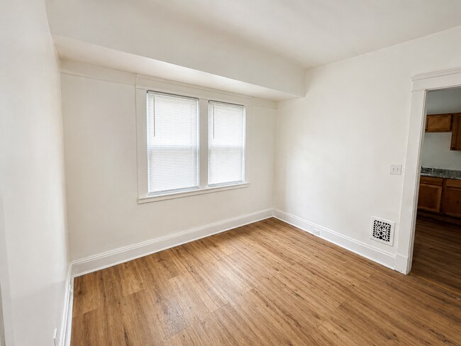 Building Photo - 3410 E 135th St