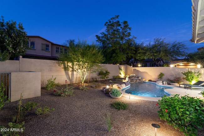 Building Photo - 9490 E Trailside View