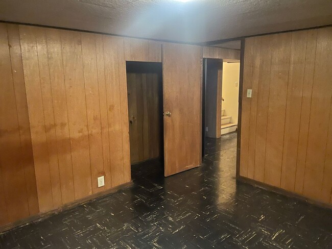 Building Photo - Ranch style home for rent very close to An...