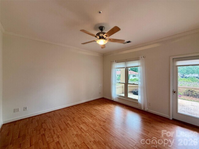 Building Photo - 18009 Kings Point Dr