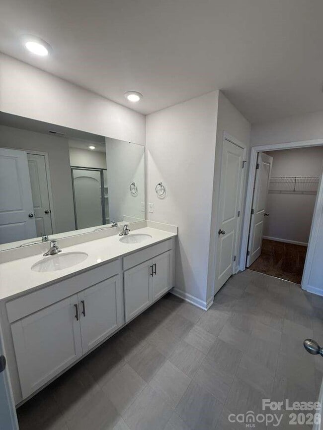 Building Photo - 106 Sierra Rd