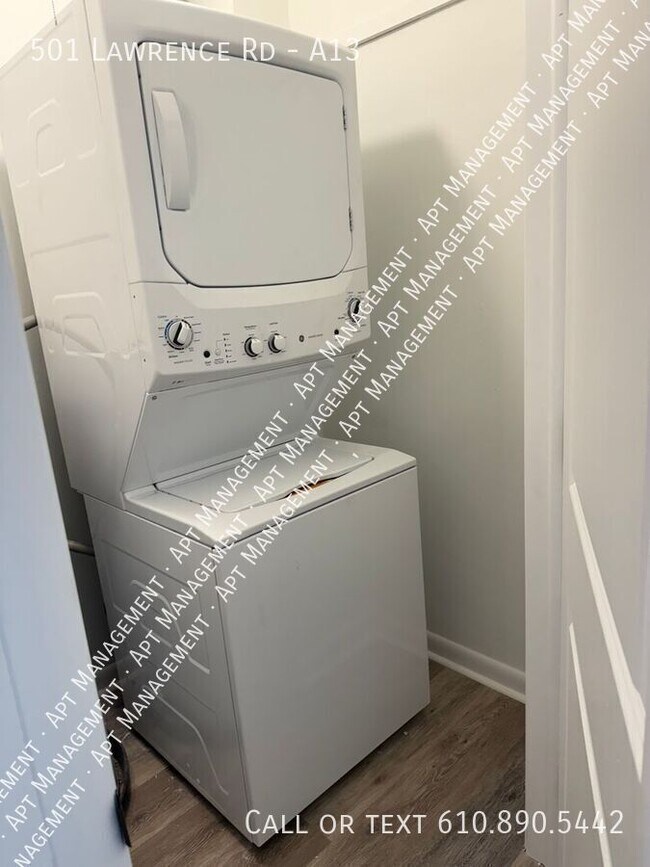 Building Photo - 501 Lawrence Rd