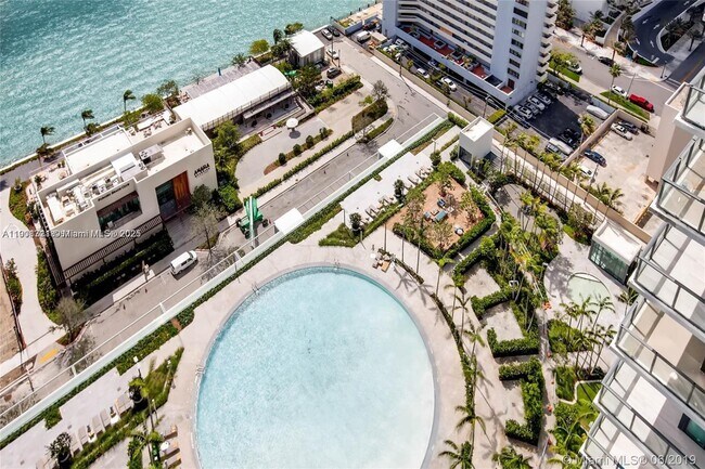 Building Photo - 650 NE 32nd St