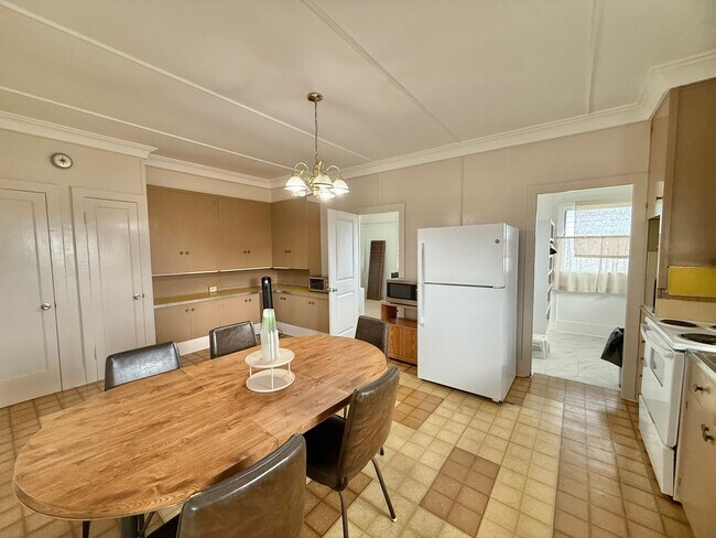 Building Photo - Partially Furnished Spacious 5 Bedroom / 2 Bathroom Home with Ocean View – Sandhills