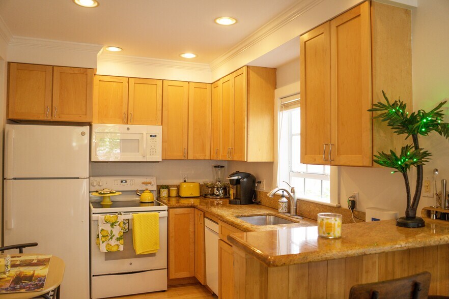 Building Photo - 508 Louisa St