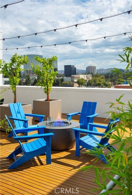 Building Photo - 6235 Topanga Canyon Blvd