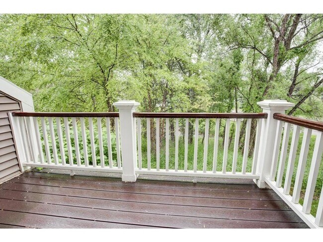Building Photo - Beautiful Two Bedroom Townhome in Plymouth for $2,299.00/month!