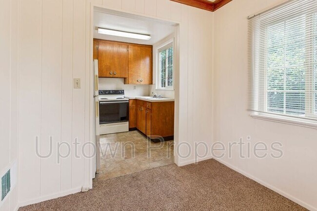 Building Photo - 1322 NE 68th Ave