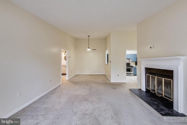 Building Photo - 896 Windbrooke Dr