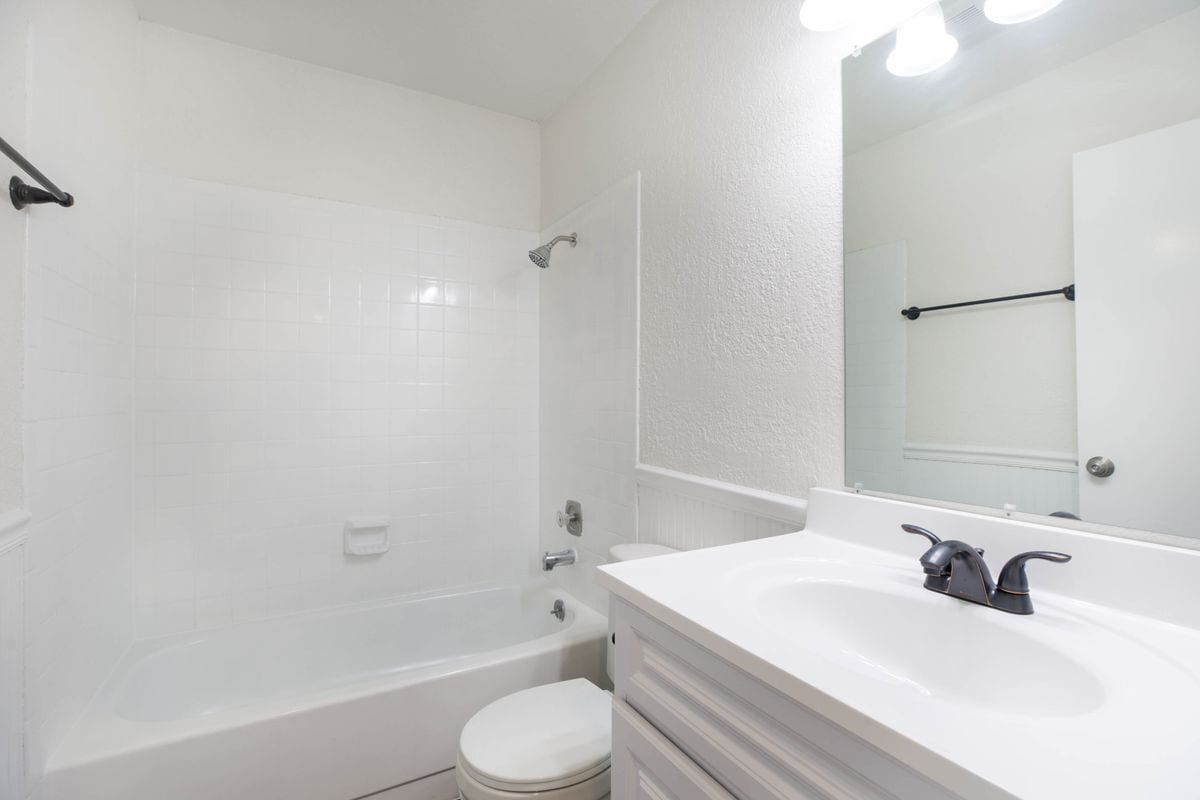 Building Photo - 7506 Lincoln Village Dr