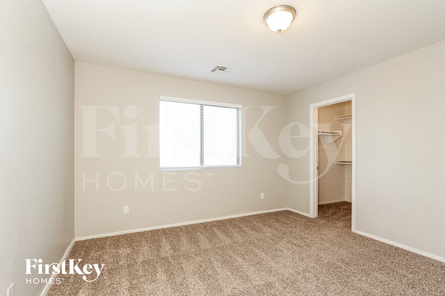 Building Photo - 6724 S 49th Dr