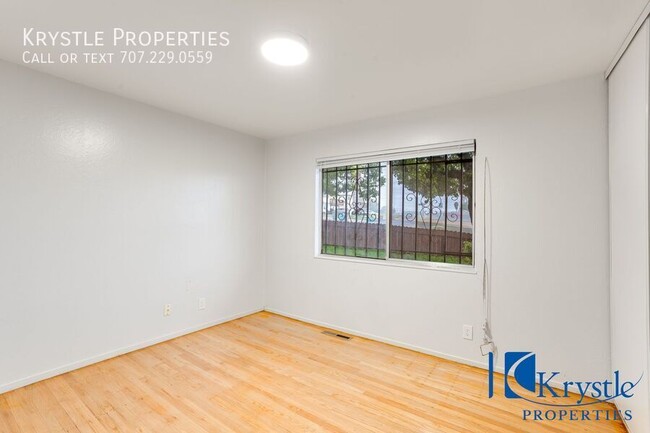 Building Photo - For rent - Vallejo 3 BD, 2 BA duplex.