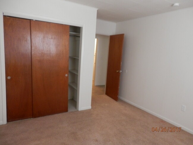 Building Photo - 915 S Platinum Ave