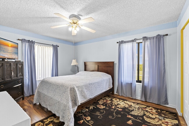 Building Photo - 1004 Green Pine Blvd