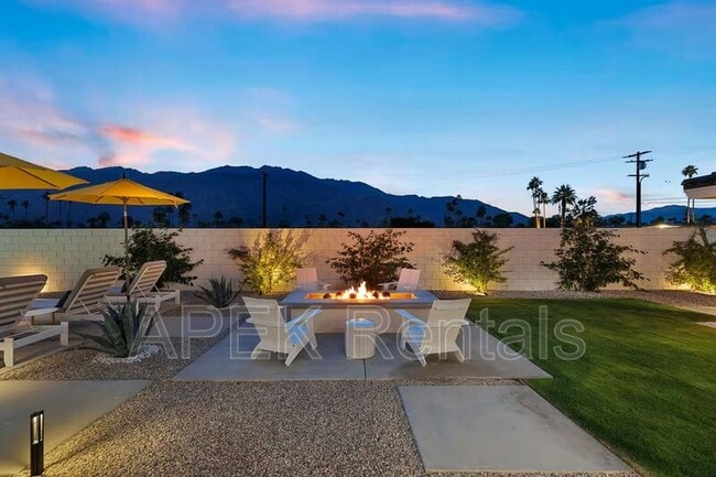 Building Photo - 945 N Buttonwillow Cir