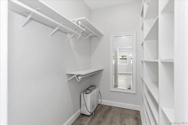 Building Photo - 534 Bellmore Rd