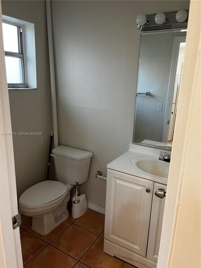 Building Photo - 8650 SW 67th Ave