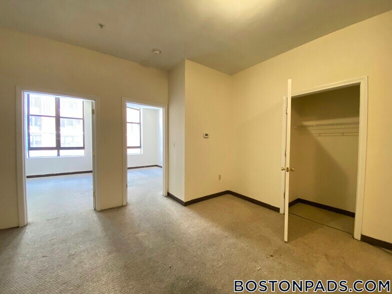 Building Photo - 81 Essex St