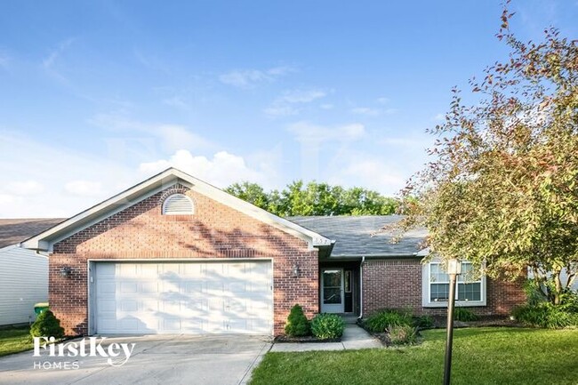 Primary Photo - 557 E Pine Ridge Dr