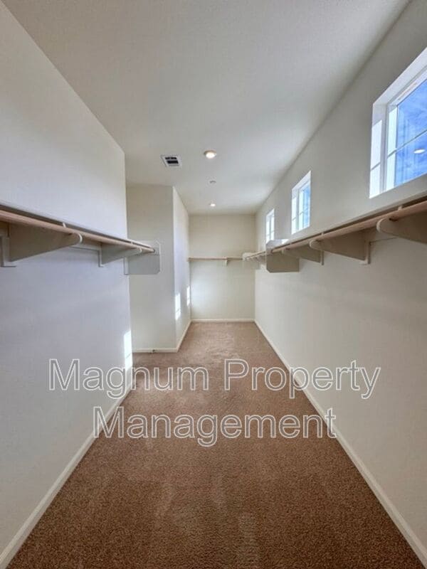 Building Photo - 31310 Reserve Dr