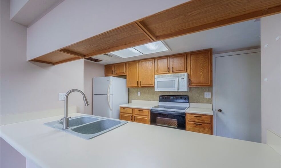 Building Photo - 2342 Raider Dr