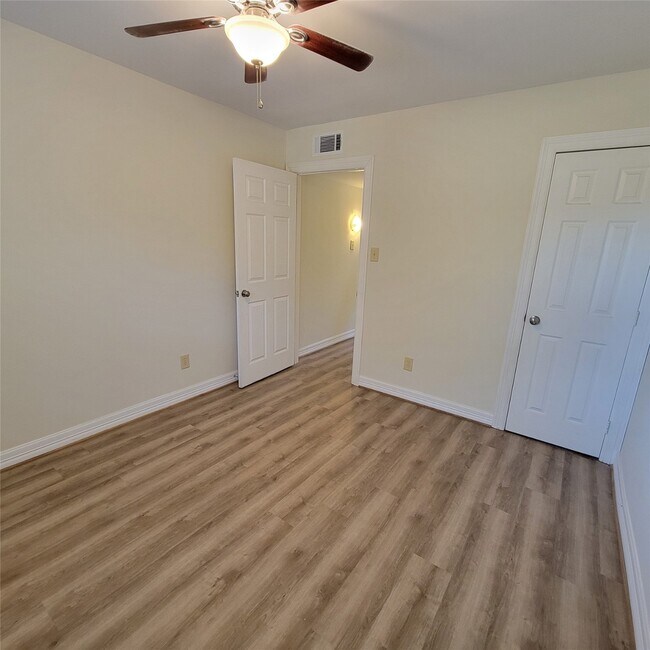 Building Photo - 11649 Chimney Rock Rd