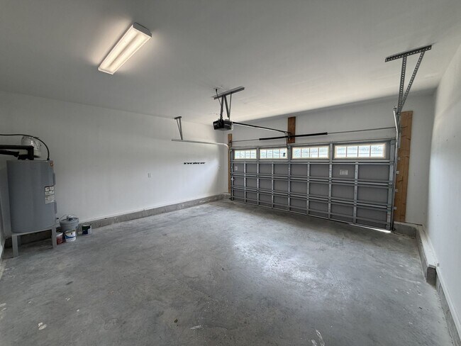 Building Photo - 302 E Franck St