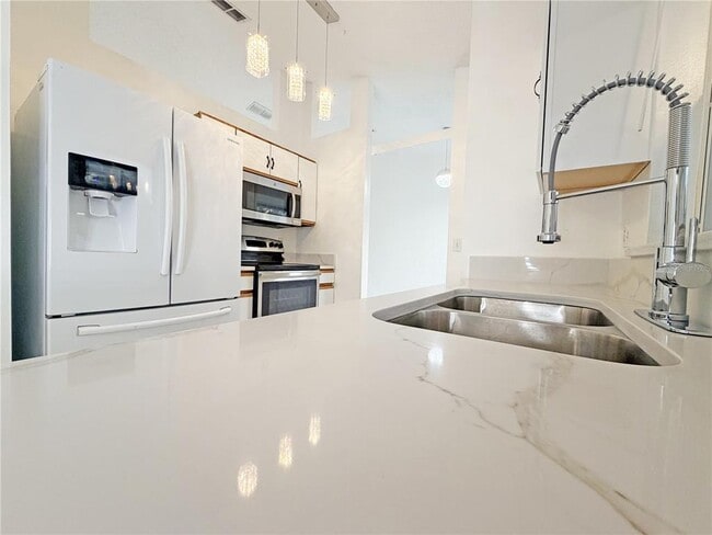 Building Photo - 1820 Hallcrest Dr