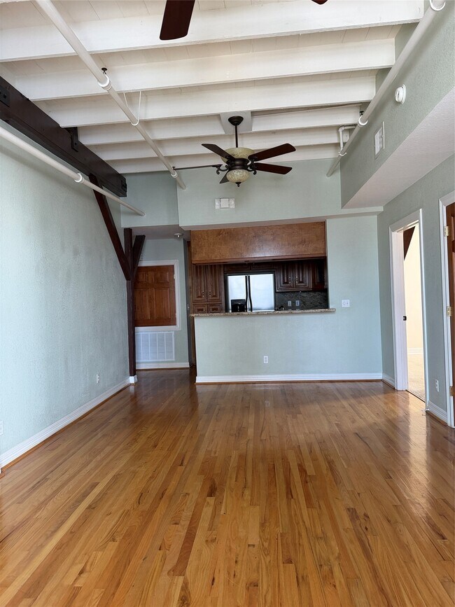 Building Photo - 1927 Harborside Dr