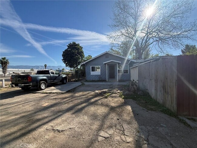 Building Photo - 1222 Hardt St