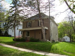 Building Photo - Walking Distance to St. Mary's Hospital and Downtown Rochester