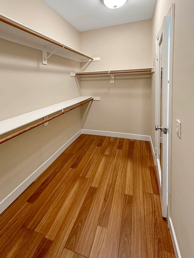 Building Photo - 25617 Henley Way