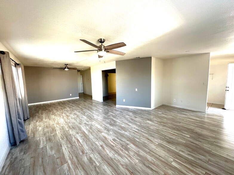 Building Photo - 143 E Richards St