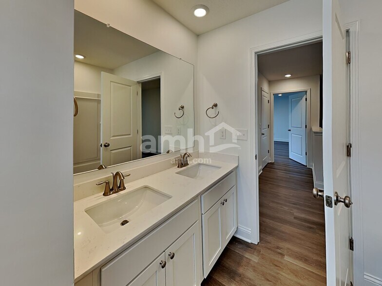 Building Photo - 9139 Henley Ave