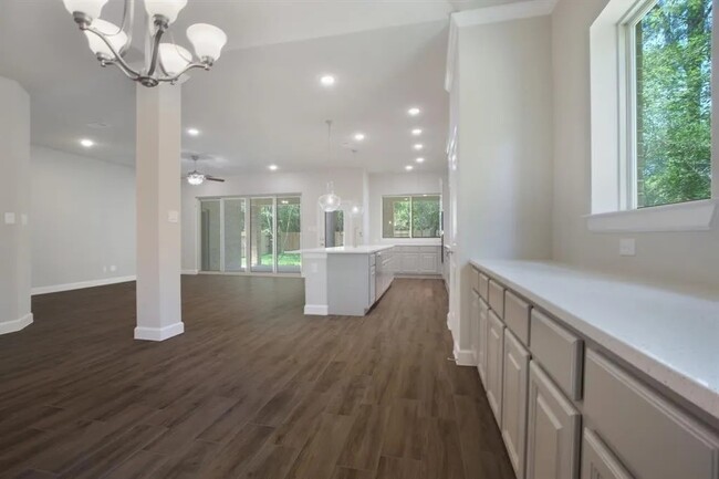 Building Photo - 347 Skyline Ridge Dr