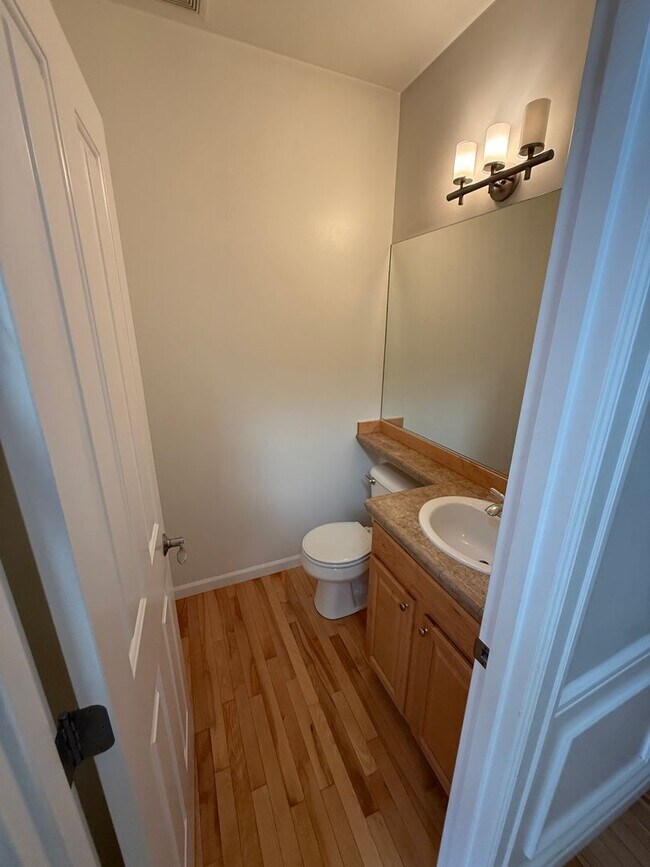 Building Photo - Updated Beautiful Mill Creek Home!