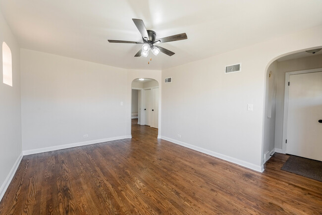 Building Photo - 5231 N Melvina Ave