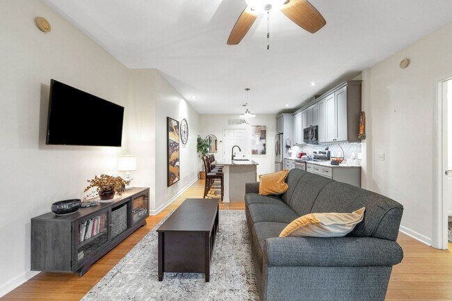 Building Photo - Charming 2BR Condo in Asheville