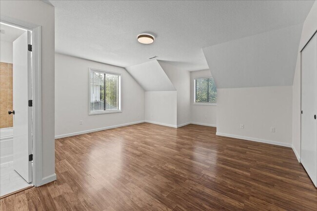 Building Photo - Renovated 4-bdrm, 2-bath Tualatin home—Corner lot, fenced yard, & prime location