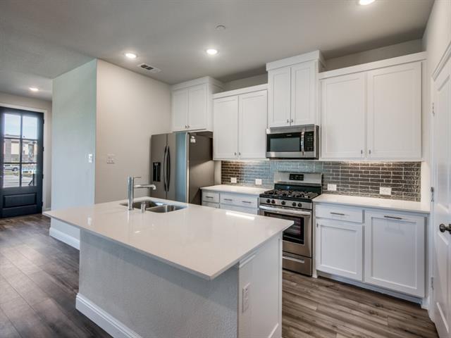 Building Photo - 8945 Swallowtail St