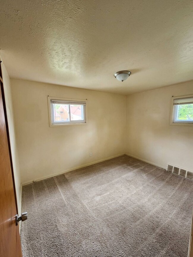 Building Photo - Move-In Special: Save $300 on This Charmin...