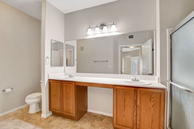 Building Photo - FIRST FLOOR CONDO IN GATED COMMUNITY W/ SINGLE CAR GARAGE