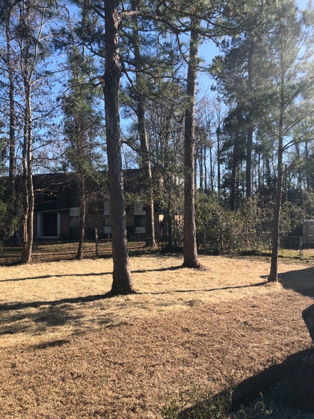Building Photo - 610 Lesia Ln