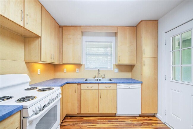Building Photo - 202 Juniper Dr
